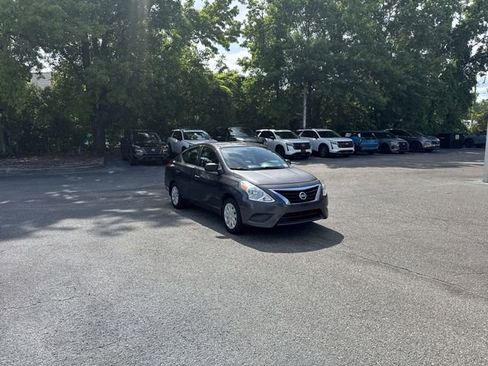 Used 2015 Nissan Versa S FWD image 3