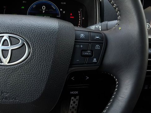 Used 2025 Toyota Camry SE FWD image 34