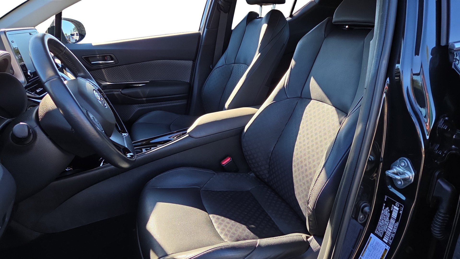 Used 2022 Toyota C-HR Limited FWD image 21