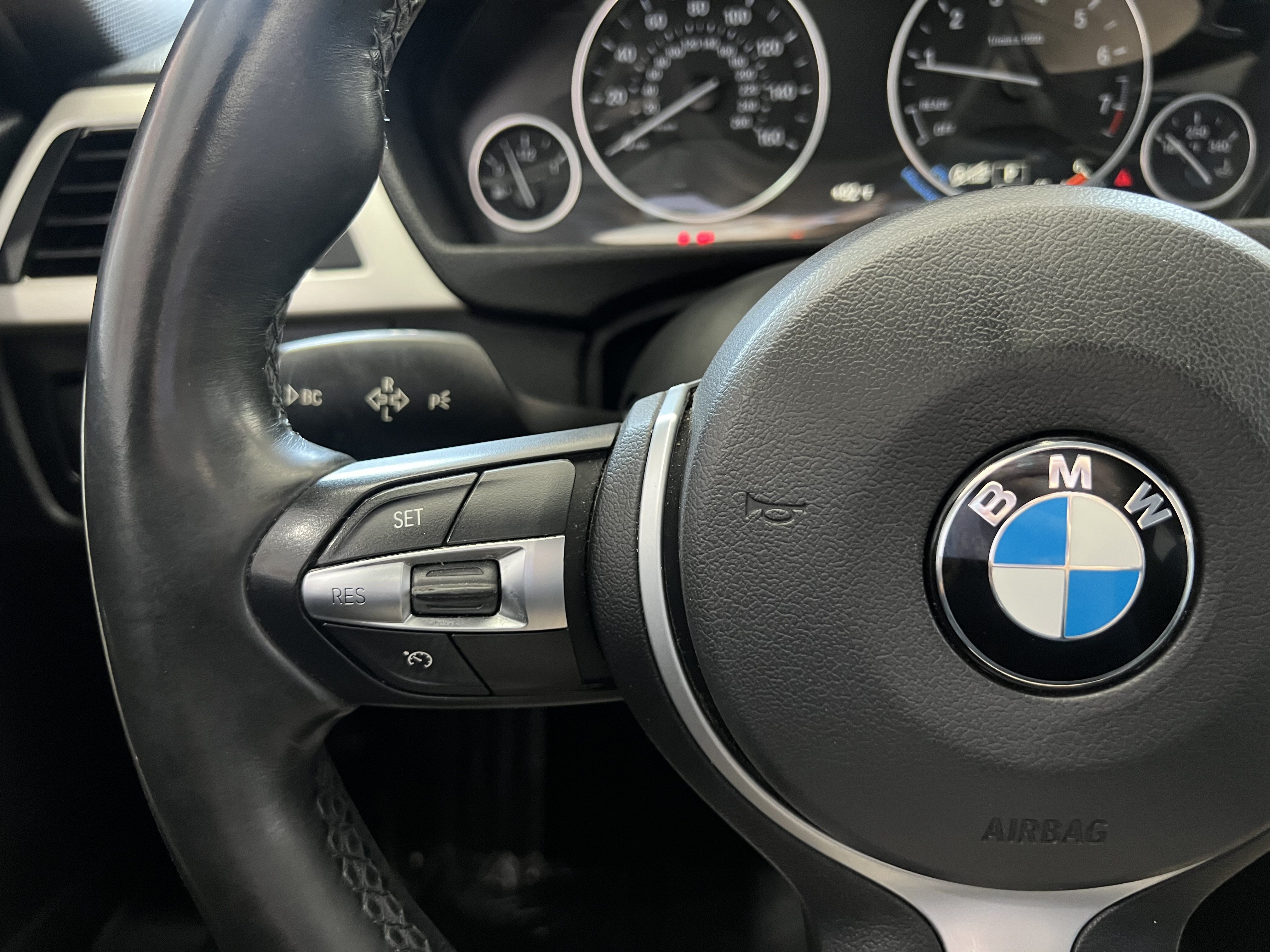Used 2016 BMW 320i Sedan RWD image 11