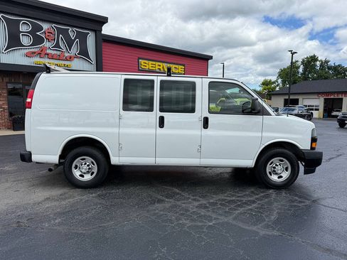Used 2019 Chevrolet Express 2500 w/ Driver Convenience Package RWD image 8