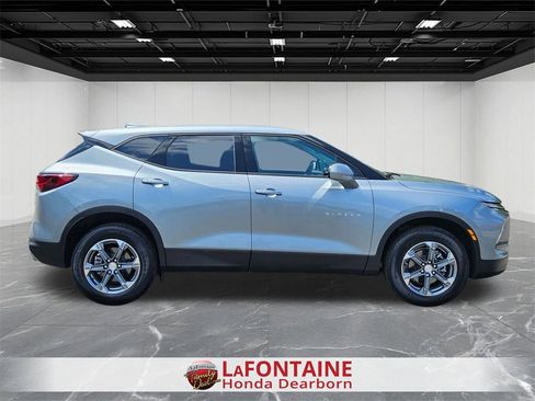Used 2025 Chevrolet Blazer LT w/ Driver Confidence Package image 5