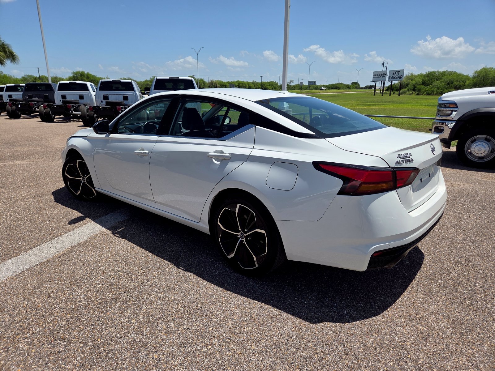 Used 2024 Nissan Altima 2.5 SR FWD image 6