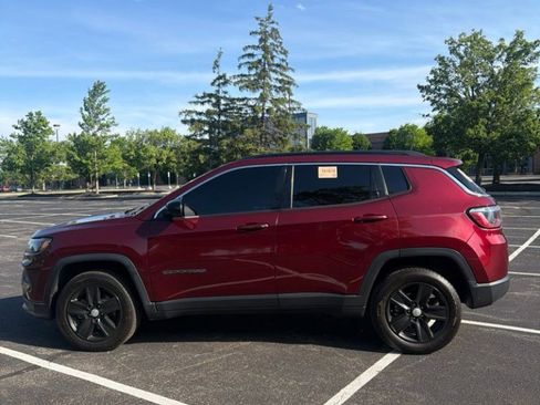 Used 2022 Jeep Compass Latitude w/ Sun and Sound Group AWD/4WD image 8