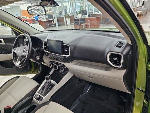 Used 2021 Hyundai Venue SEL FWD image 8