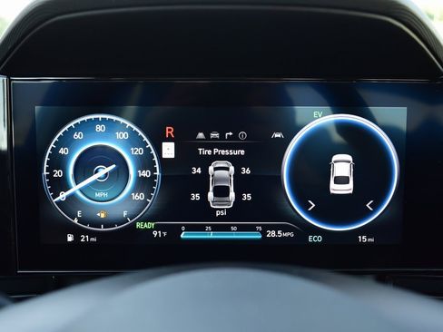 New 2025 Hyundai Elantra SEL image 40