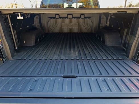 Used 2024 GMC Sierra 1500 AT4 w/ Technology Package image 8