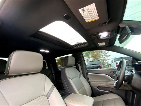 Certified 2024 Chevrolet Colorado ZR2 w/ ZR2 Convenience Package III image 13