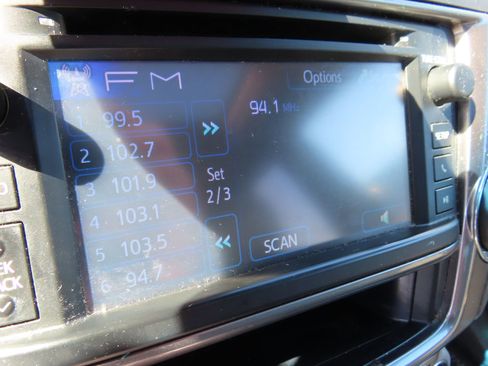 Used 2013 Toyota Highlander SE image 22