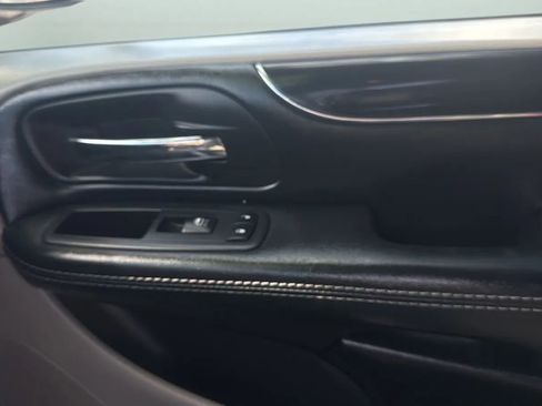Used 2019 Dodge Grand Caravan SXT FWD image 18