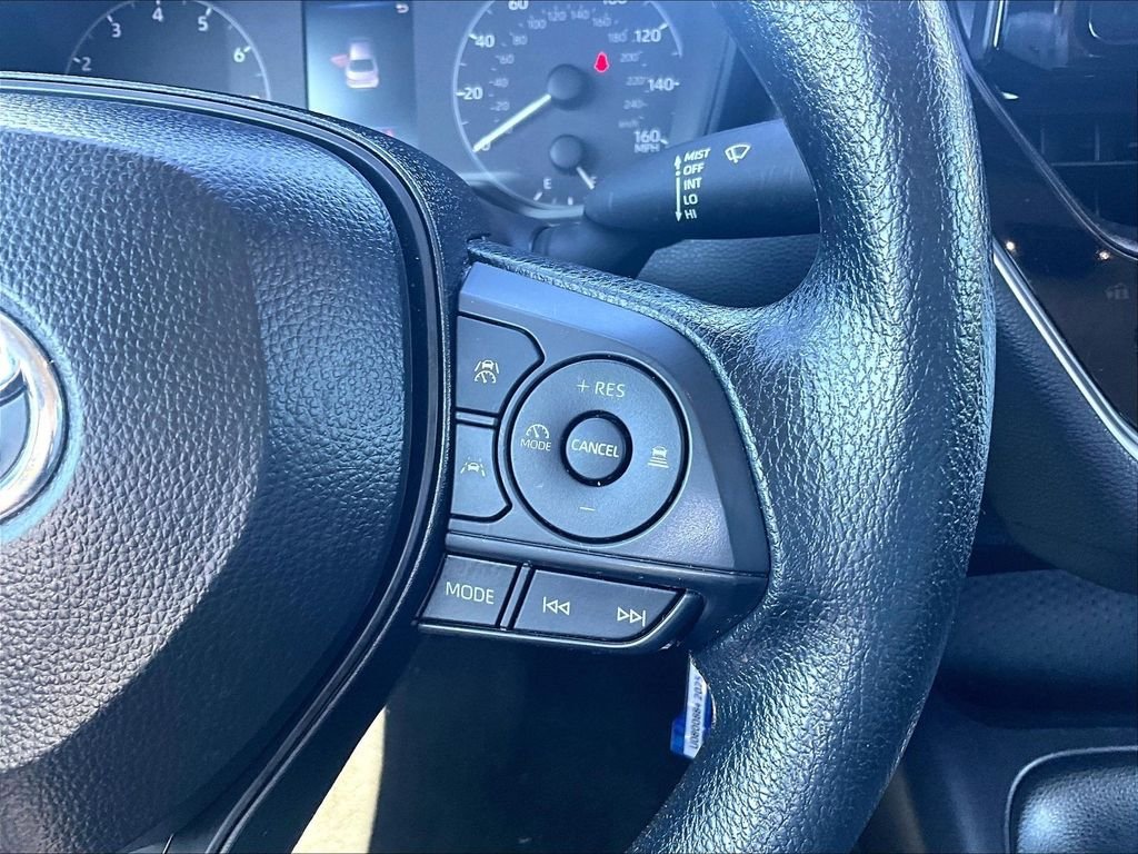 Used 2025 Toyota Corolla LE FWD image 24