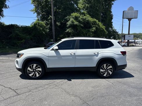 Used 2024 Volkswagen Atlas SE FWD image 9