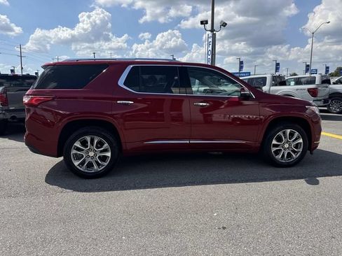 Used 2019 Chevrolet Traverse Premier w/ Driver Confidence II Package FWD image 4