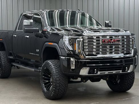 Used 2026 GMC Sierra 3500 Denali w/ Denali Reserve Package AWD/4WD image 7