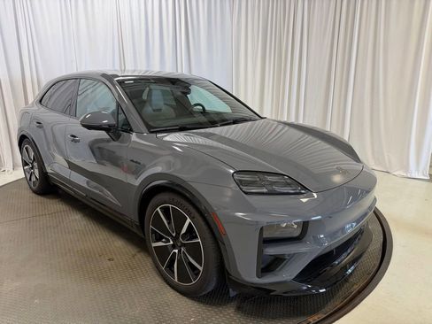 Certified 2025 Porsche Macan Turbo Electric AWD/4WD image 34