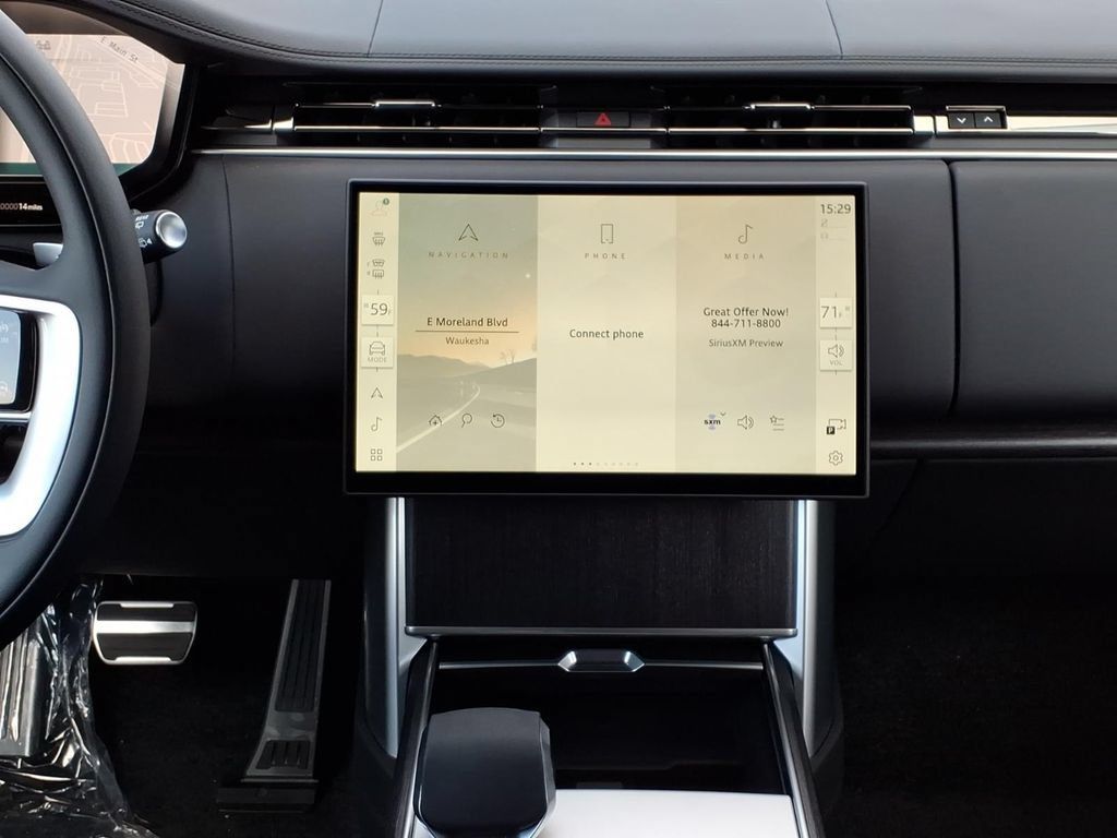 New 2026 Land Rover Range Rover Long Wheelbase SE AWD/4WD image 17