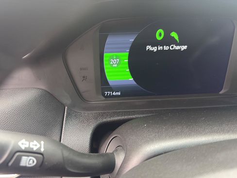 Used 2023 Chevrolet Bolt LT w/ Infotainment Package FWD image 5
