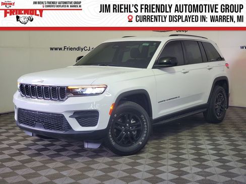 Used 2022 Jeep Grand Cherokee Laredo w/ Luxury Tech Group I AWD/4WD image 1