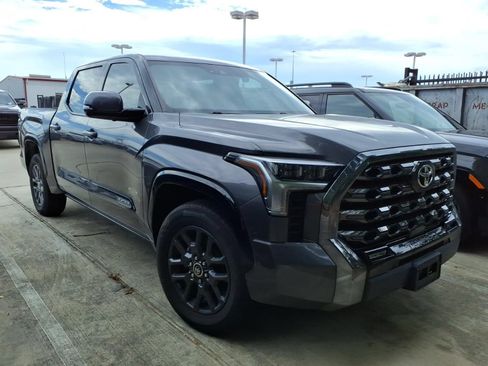 Used 2022 Toyota Tundra Platinum RWD image 1