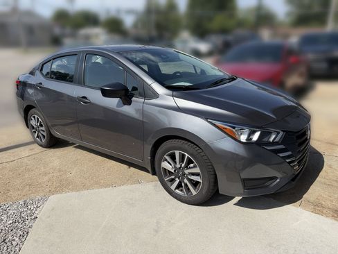 Used 2024 Nissan Versa S w/ S Plus Package FWD image 5