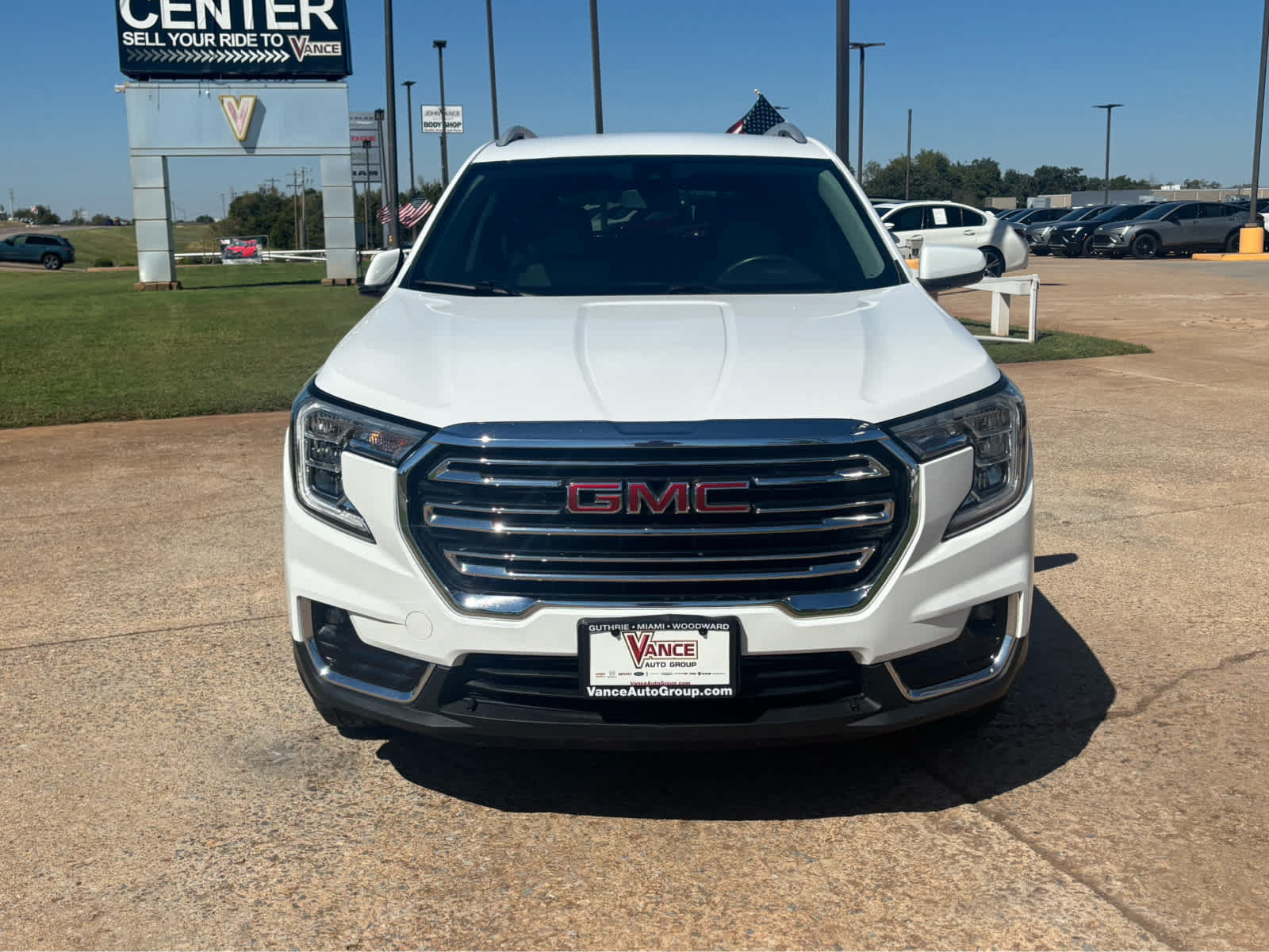 Used 2022 GMC Terrain SLT w/ Infotainment Package II AWD/4WD image 2