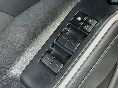Used 2023 Toyota Highlander XLE FWD image 38