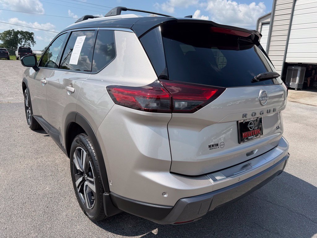 Used 2025 Nissan Rogue SL FWD image 34