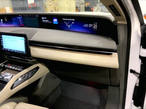 Used 2024 Lincoln Nautilus Reserve w/ Equipment Group 203A image 19