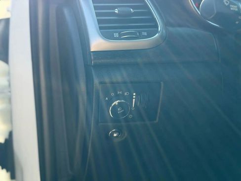 Used 2018 Jeep Grand Cherokee Laredo image 11