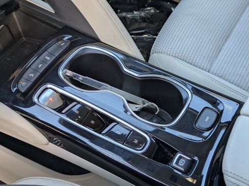 Used 2022 Buick Envision Preferred image 21