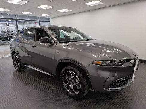 Used 2024 Alfa Romeo Tonale Ti w/ Premium Interior Package image 3