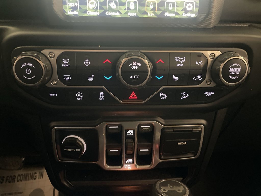 Used 2018 Jeep Wrangler Unlimited Sahara AWD/4WD image 12