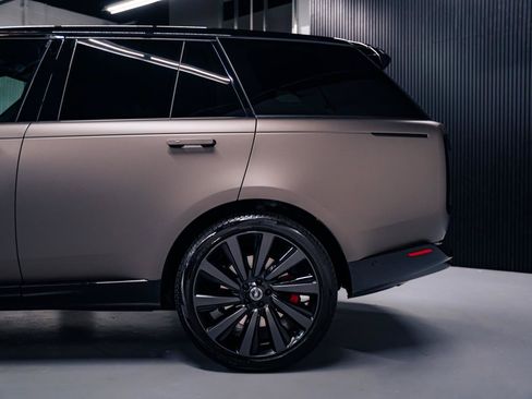 Used 2024 Land Rover Range Rover SV AWD/4WD image 5