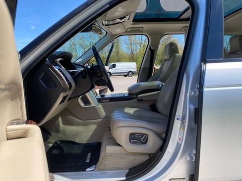 Used 2015 Land Rover Range Rover HSE image 15