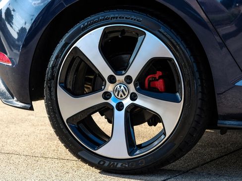 Used 2018 Volkswagen GTI SE FWD image 47