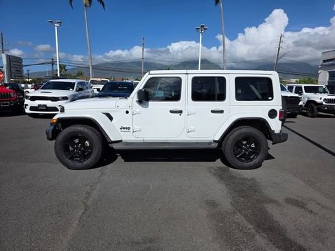 Used 2022 Jeep Wrangler Unlimited Sahara AWD/4WD image 2