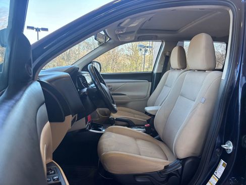 Used 2017 Mitsubishi Outlander SE image 8