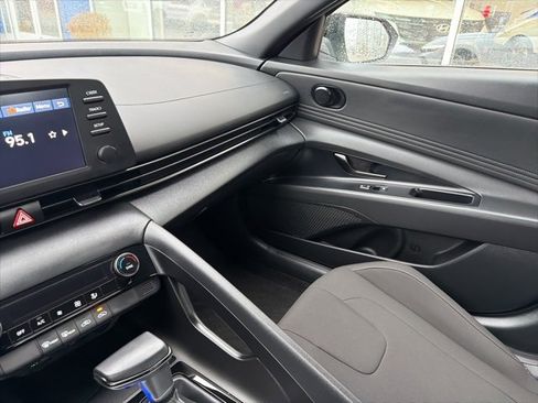 Used 2025 Hyundai Elantra Sport image 25