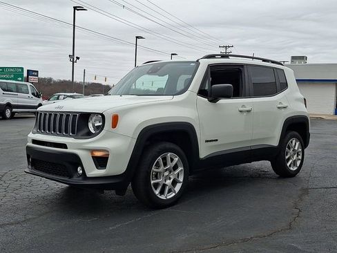 Used 2022 Jeep Renegade Latitude w/ Sun/Sound Group image 3