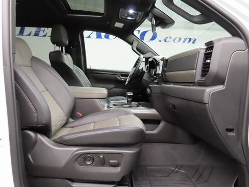 Used 2023 Chevrolet Silverado 1500 ZR2 image 33