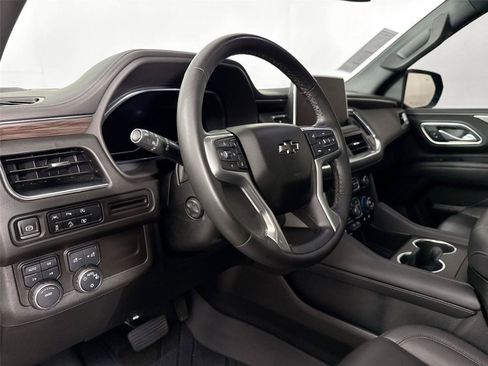 Used 2024 Chevrolet Tahoe Z71 w/ Luxury Package AWD/4WD image 4
