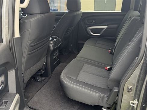 Used 2018 Nissan Titan SV w/ SV Convenience Package AWD/4WD image 14