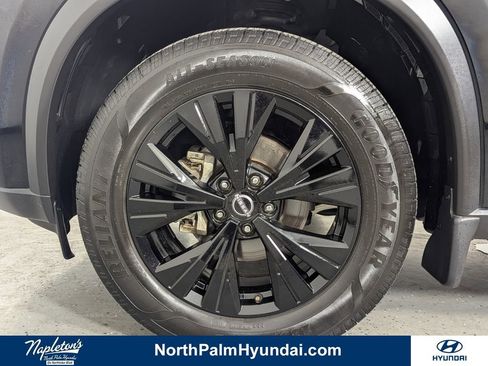 Used 2023 Nissan Rogue SV w/ SV Premium Package image 11