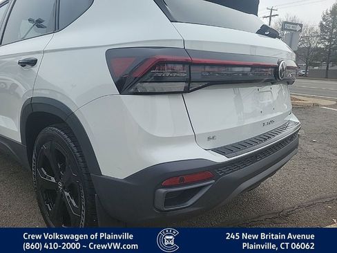 Certified 2025 Volkswagen Taos SE image 27