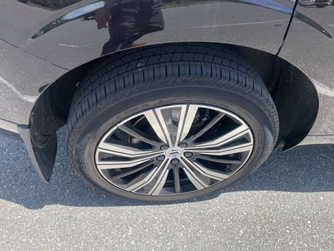 Certified 2023 Volvo XC60 B5 Plus w/ Climate Package AWD/4WD image 10
