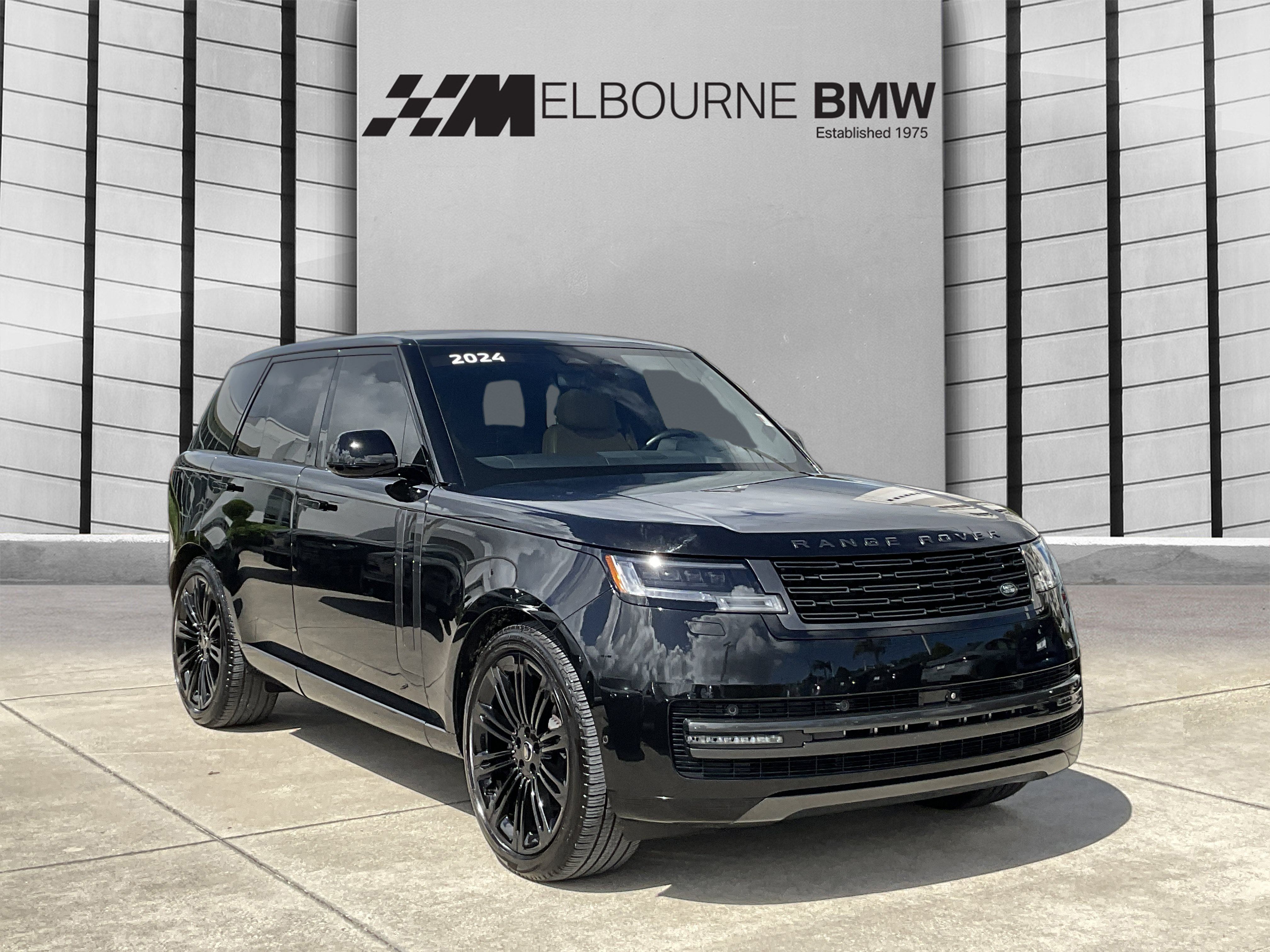 Used 2024 Land Rover Range Rover SE AWD/4WD image 1
