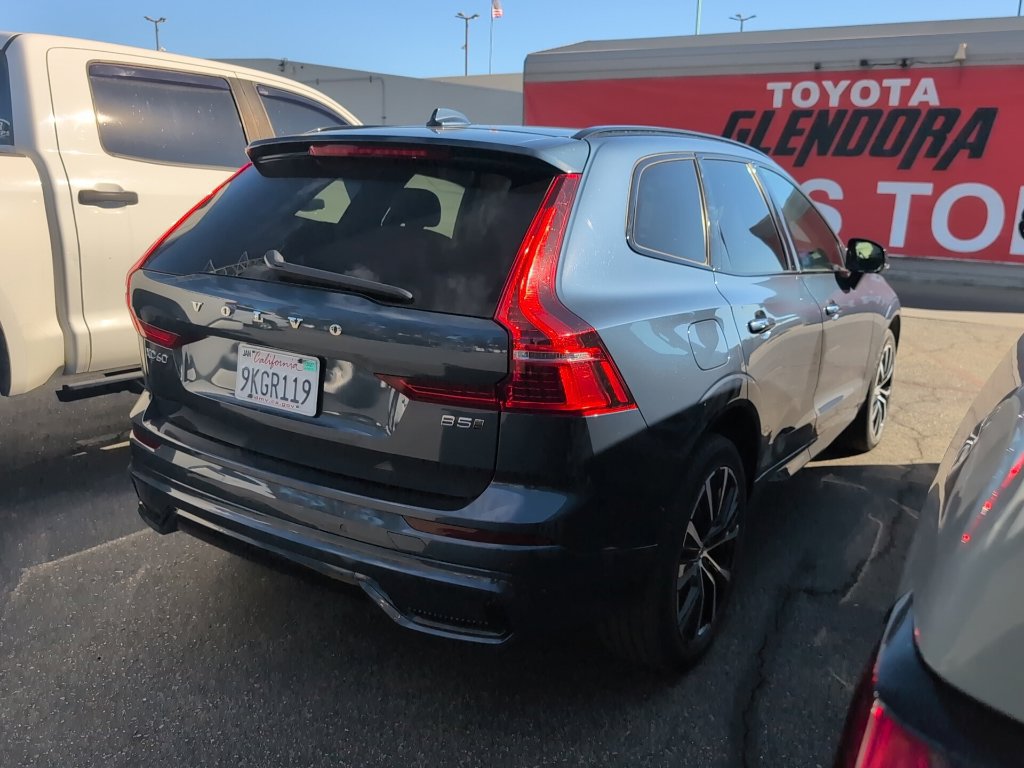 Used 2024 Volvo XC60 B5 Plus AWD/4WD image 4