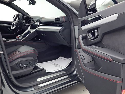 Used 2020 Lamborghini Urus image 39