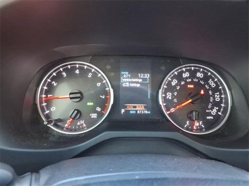 Used 2021 Toyota RAV4 XLE Premium image 22