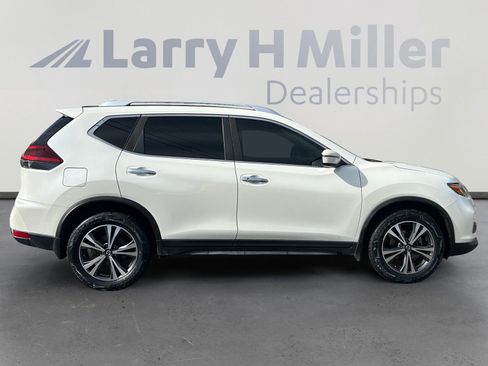 Used 2019 Nissan Rogue SV w/ Sun & Sound Touring Package image 7